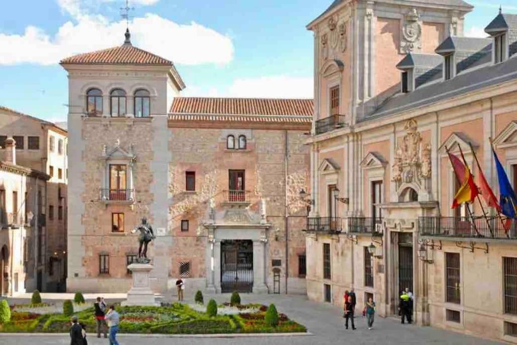 El Apartamento En Opera Palacio Real Madrid Kültér fotó