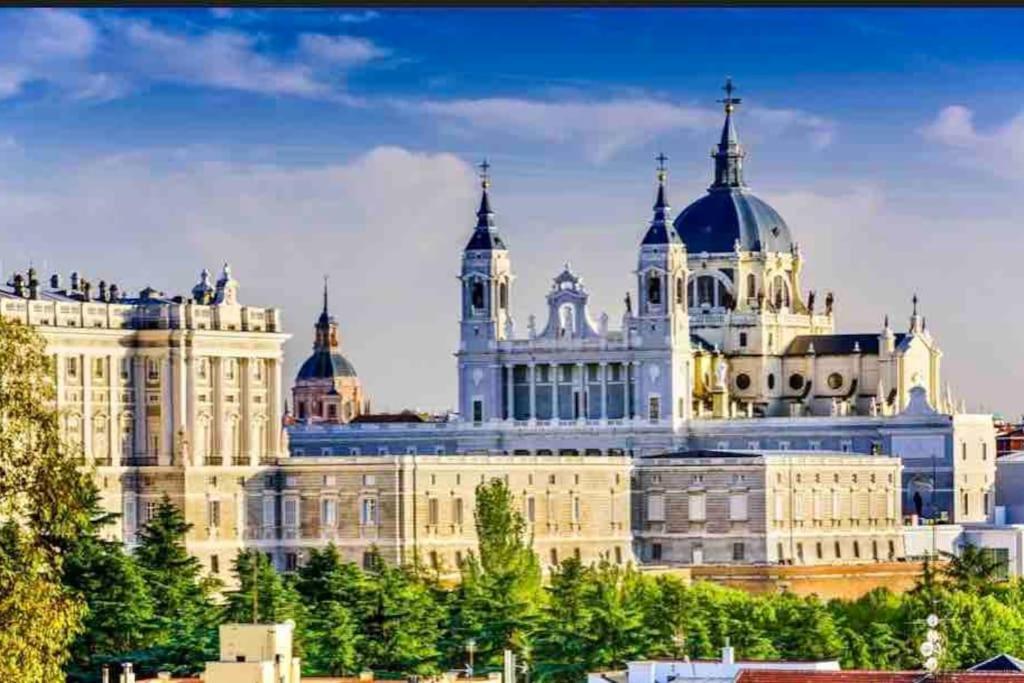El Apartamento En Opera Palacio Real Madrid Kültér fotó