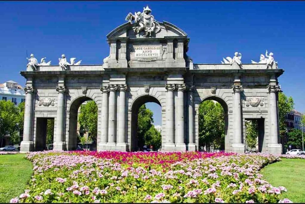El Apartamento En Opera Palacio Real Madrid Kültér fotó